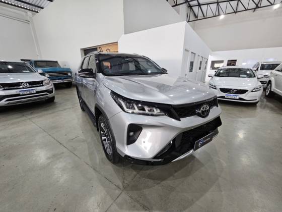 TOYOTA HILUX SW4 2.8 D-4D TURBO DIESEL DIAMOND 7L 4X4 AUTOMÁTICO